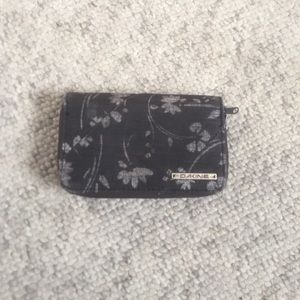 Closet CLEAROUT + Dakine Women’s Zip Wallet